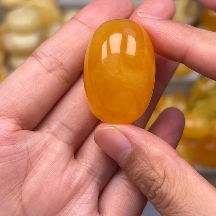 琥珀未镶嵌颈饰蜜蜡