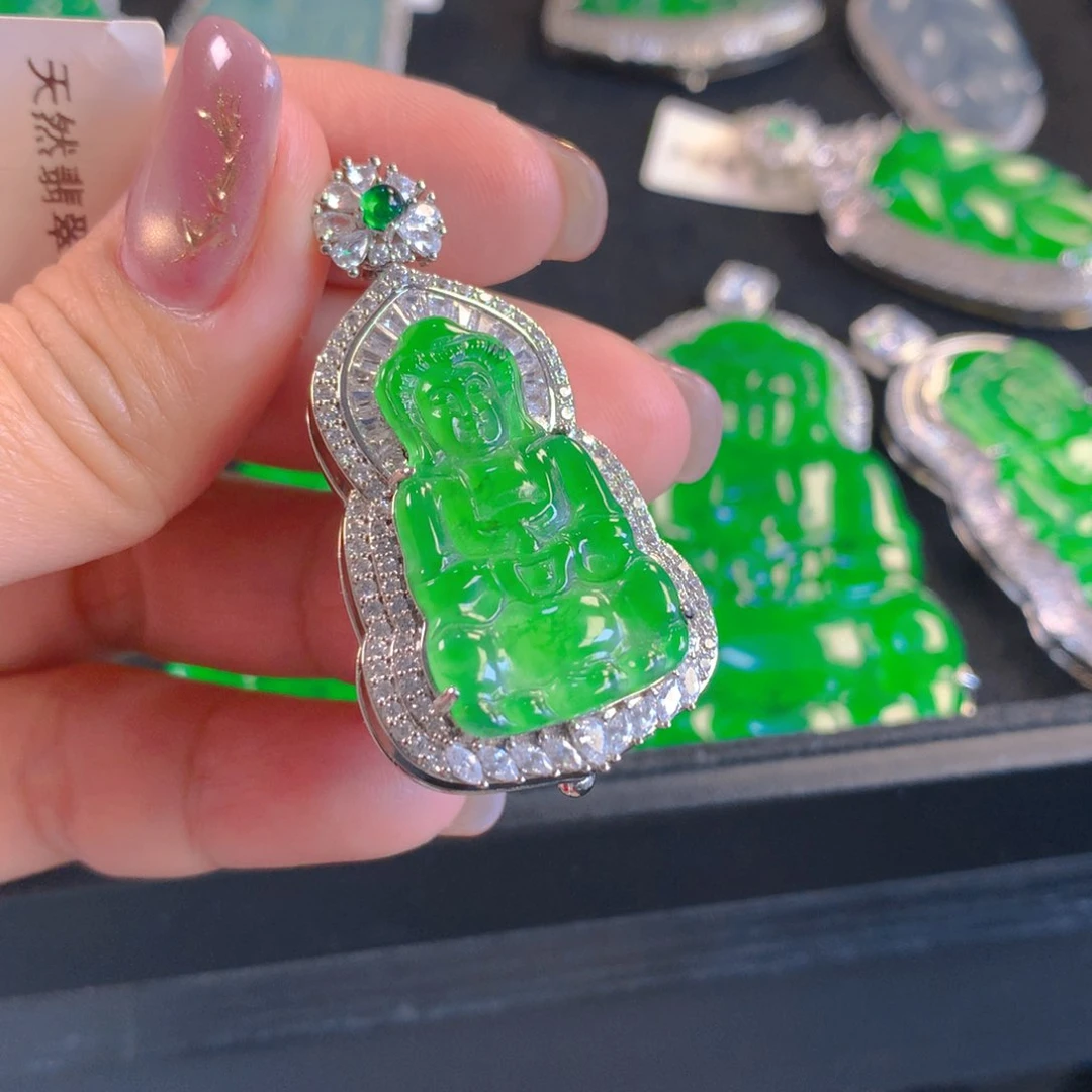 翡翠颈饰未镶嵌翡翠