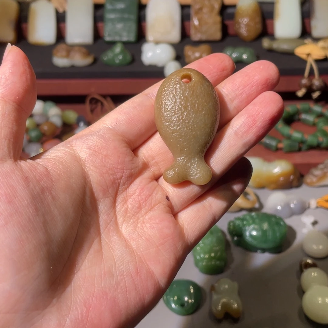 p***y和田玉未镶嵌颈饰