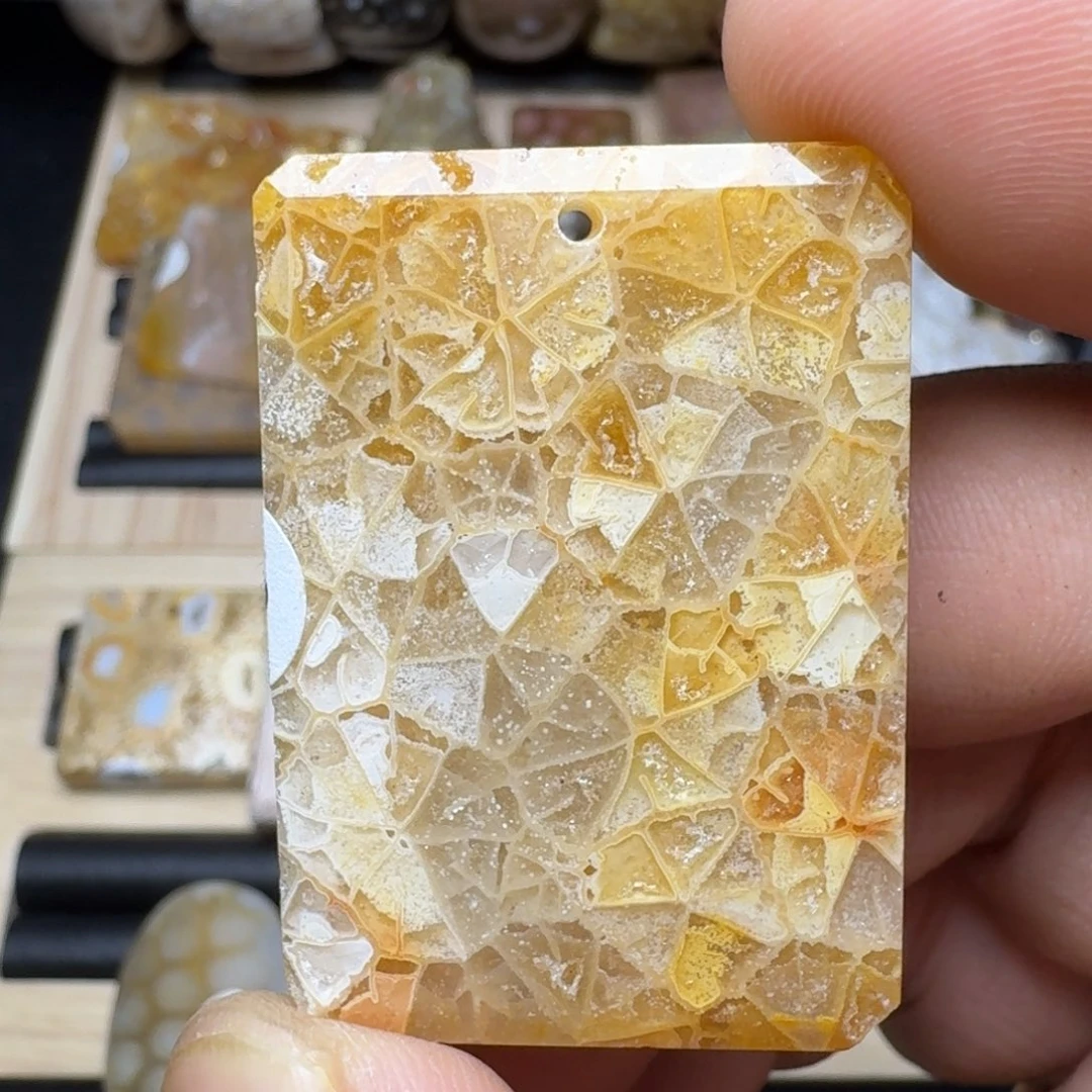 未镶嵌纯天然色有机玉石保真色硅化玉