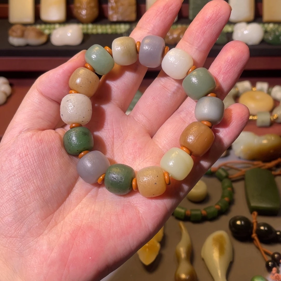 云***依和田玉未镶嵌颈饰