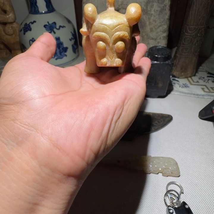 依***古和田玉（糖玉）未镶嵌颈饰