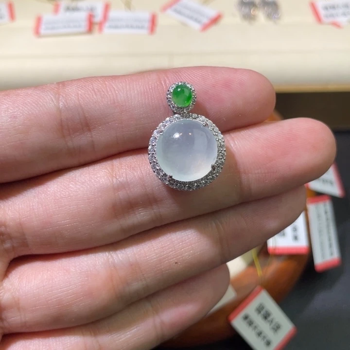 翡翠未镶嵌颈饰吊坠