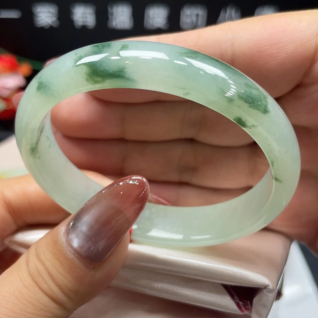 翡翠未镶嵌手镯56.9贵妃