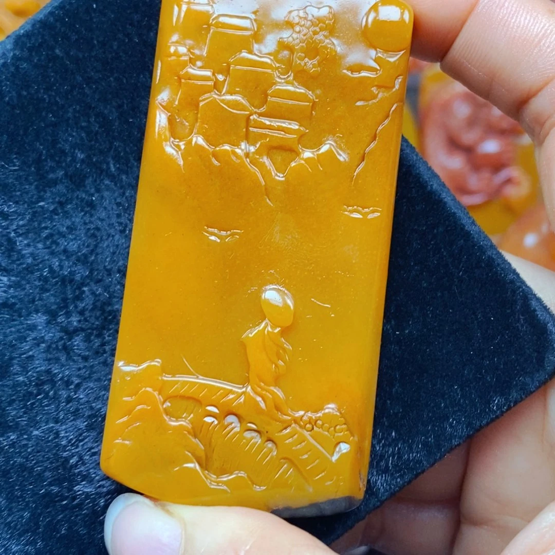 未镶嵌石英质玉（黄龙玉）颈饰