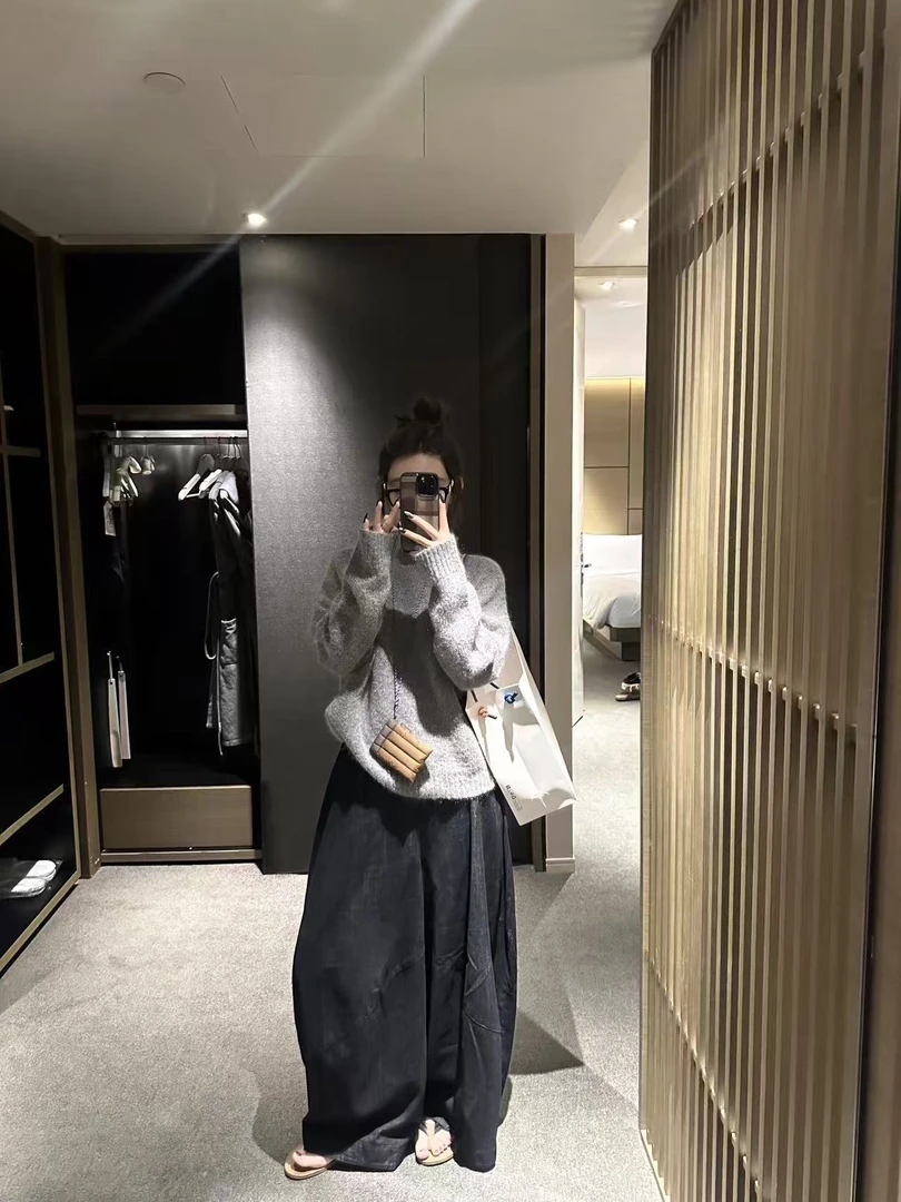 2025秋季新款韩系气质松弛感穿搭灰色圆领针织衫百搭显瘦阔腿裤