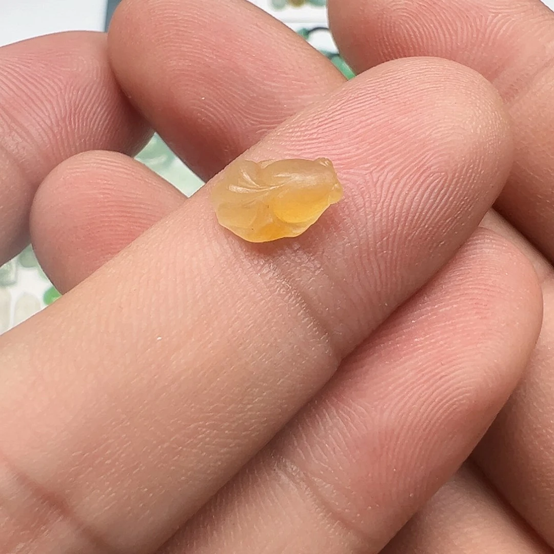 定制翡翠未镶嵌雪***梨鱼