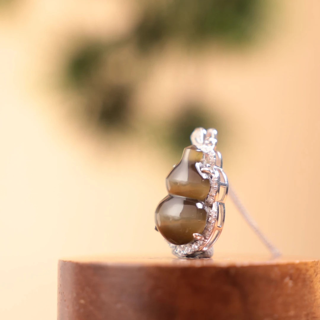 ZB5770二十世纪和田玉金色猫眼葫芦吊坠D