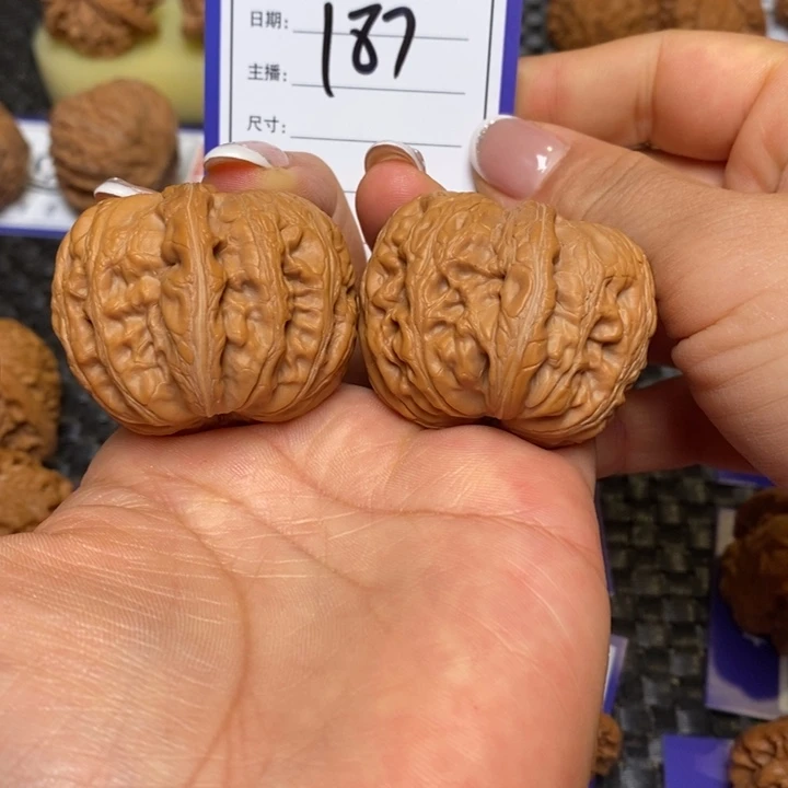 文玩核桃吊坠187元宝43