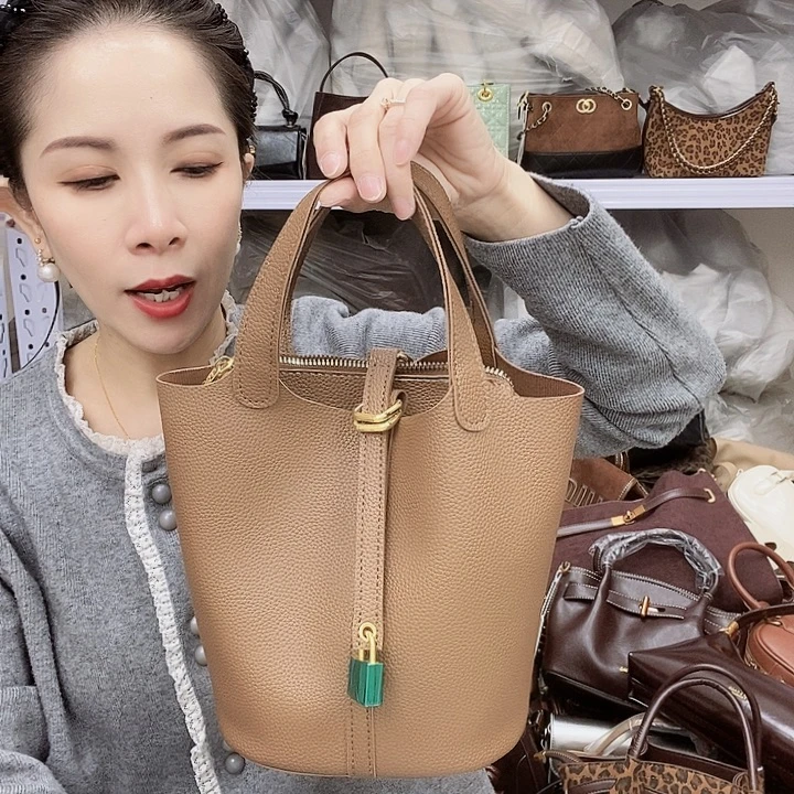 蚕丝小牛剖层皮革PU
