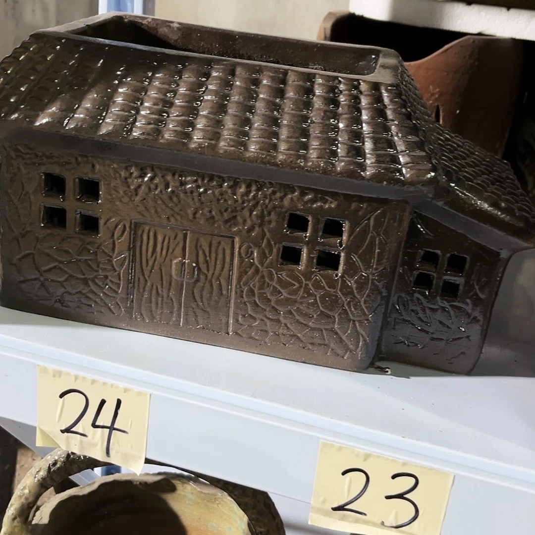 紫砂花盆花盆里的小