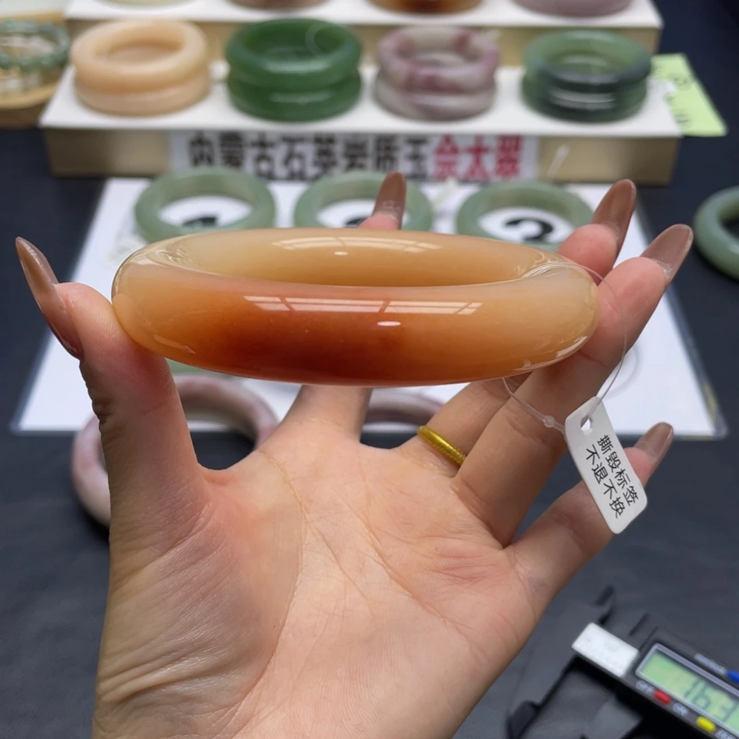 未镶嵌手镯石英质玉?**?