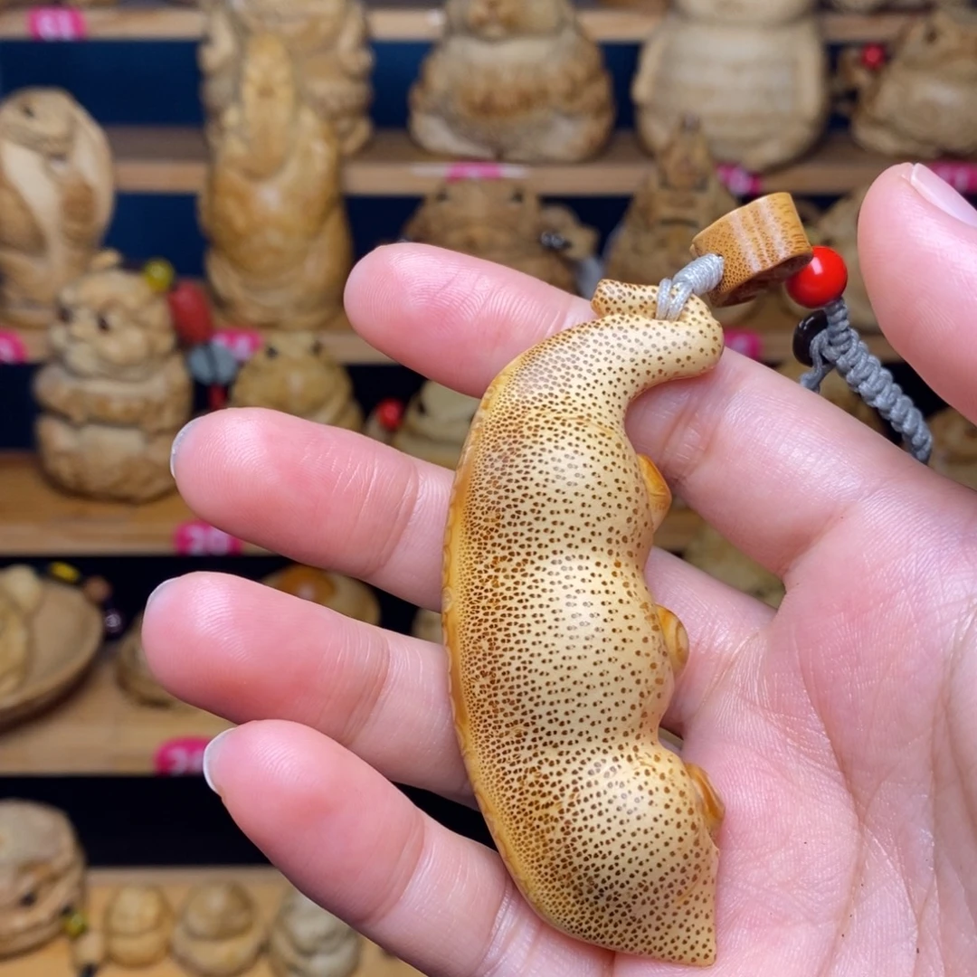 竹发财豆竹雕手把件