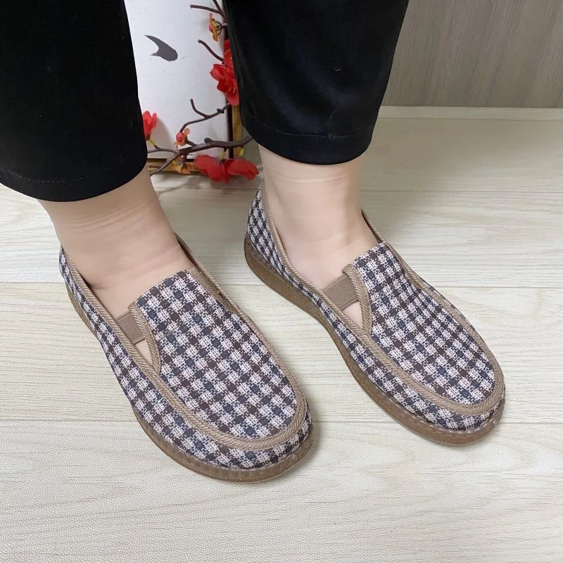 布鞋平底一脚蹬妈妈单鞋软底透气低帮爆款舒适防滑奶奶女款鞋女