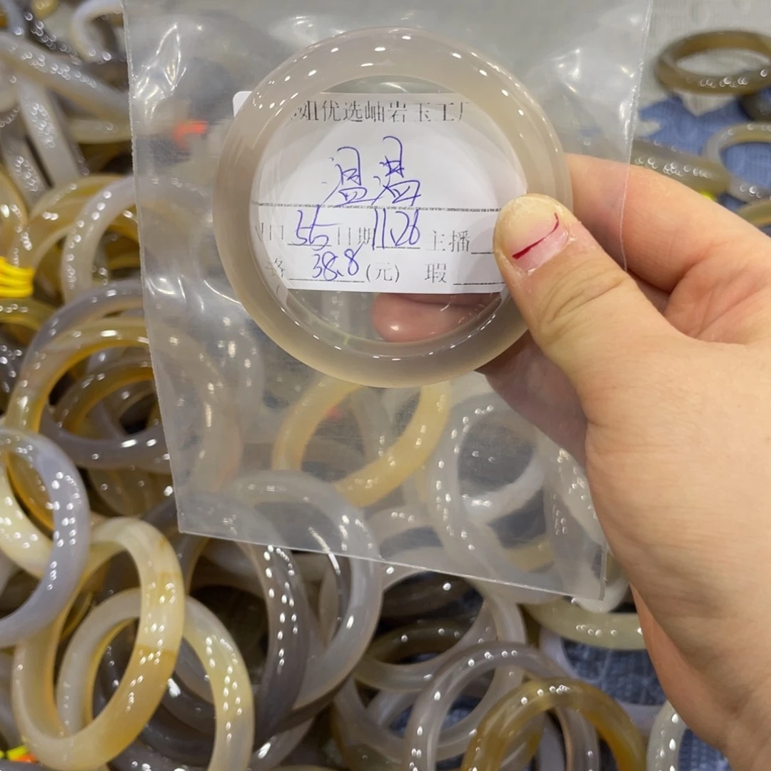 未镶嵌蛇纹石玉颈饰温*