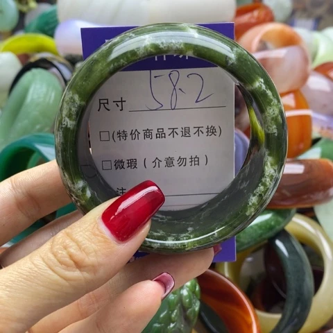 蛇纹石玉手镯未镶嵌