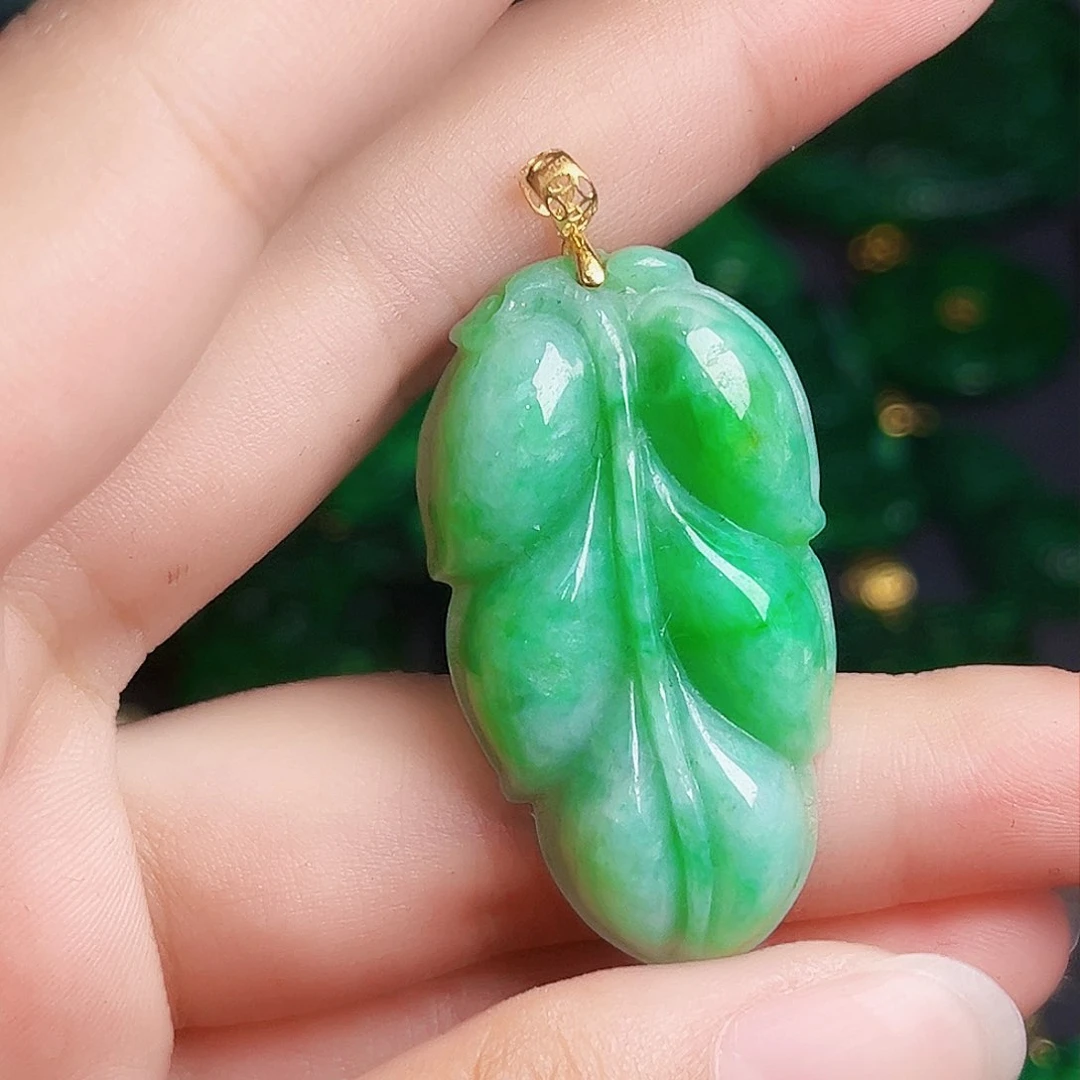 颈饰18K金镶嵌翡翠多样性