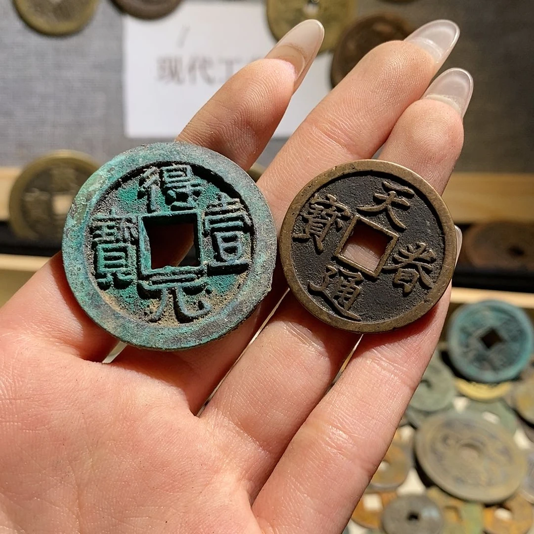 陈***！铜现代仿制工艺品