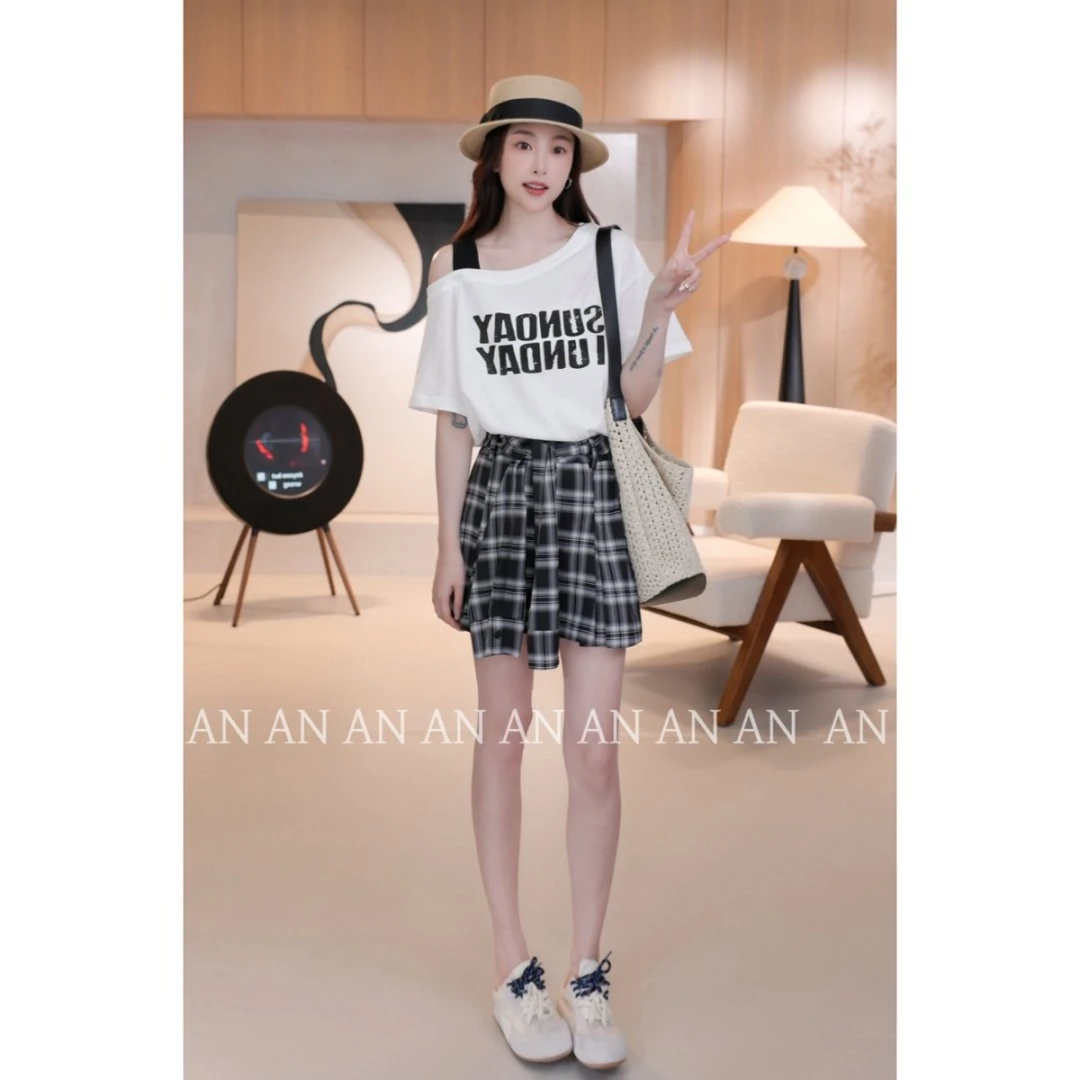 C05147韩版设计感显瘦撞色斜左领露肩字母印花短袖T恤