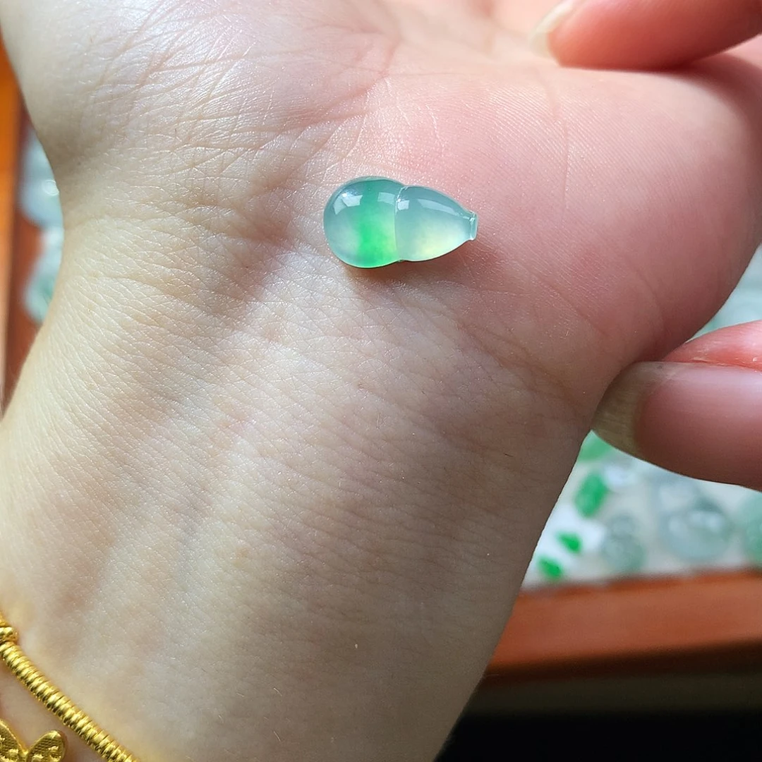 翡翠未镶嵌吊坠(不含链)葫芦