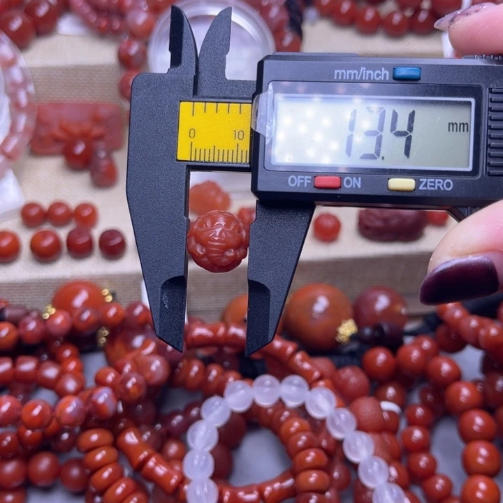 南红玛瑙未镶嵌颈饰大象