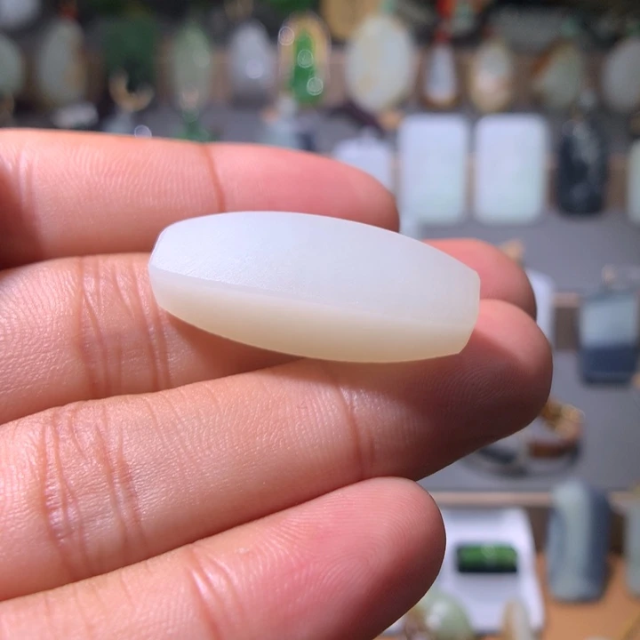 *****和田玉未镶嵌颈饰