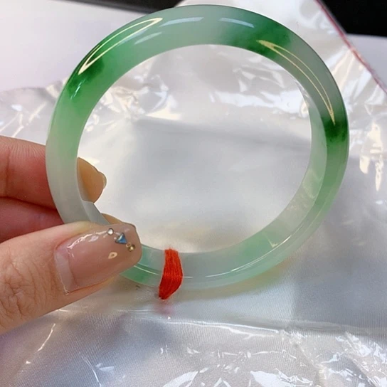 翡翠手镯未镶嵌天然翡翠A货029