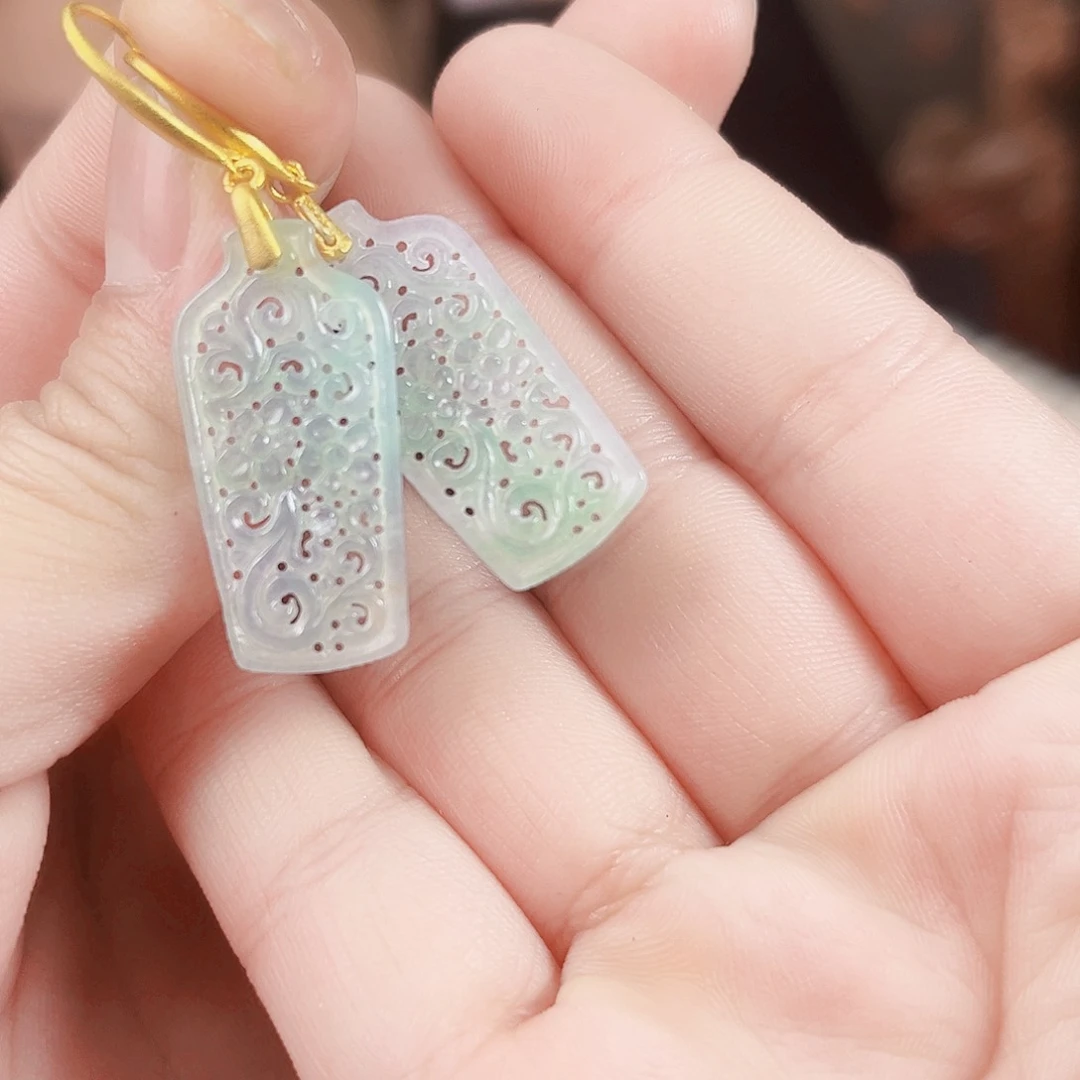 翡翠颈饰未镶嵌耳饰