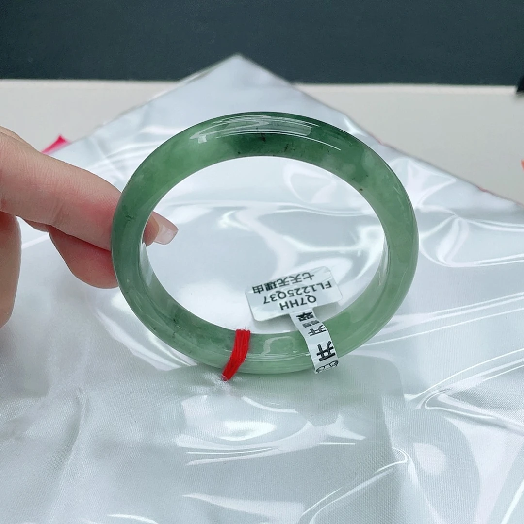 翡翠手镯未镶嵌正55.5