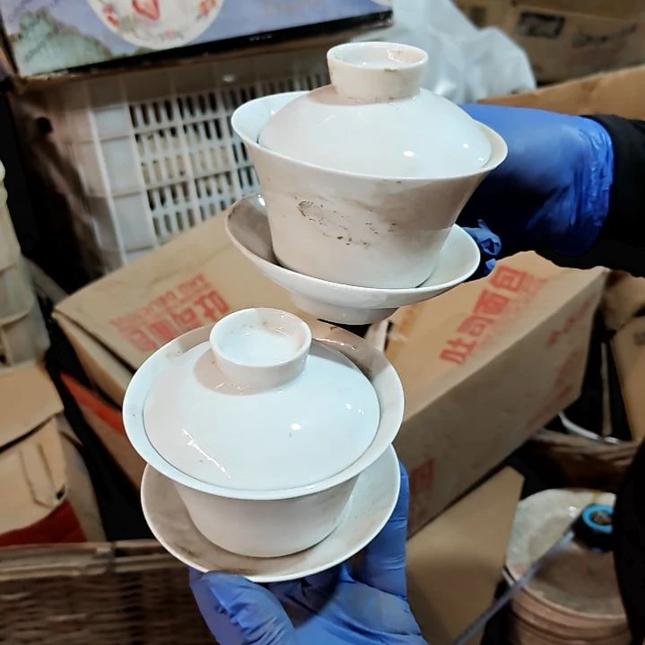 摆件盘子碗茶壶啥都有