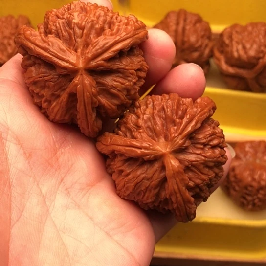 文玩核桃吊坠为****。