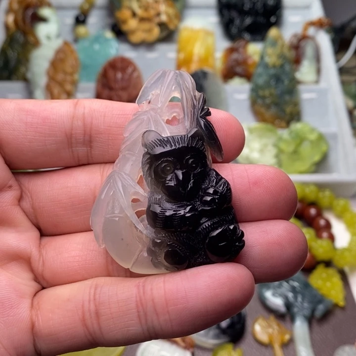 蛇纹石玉未镶嵌颈饰