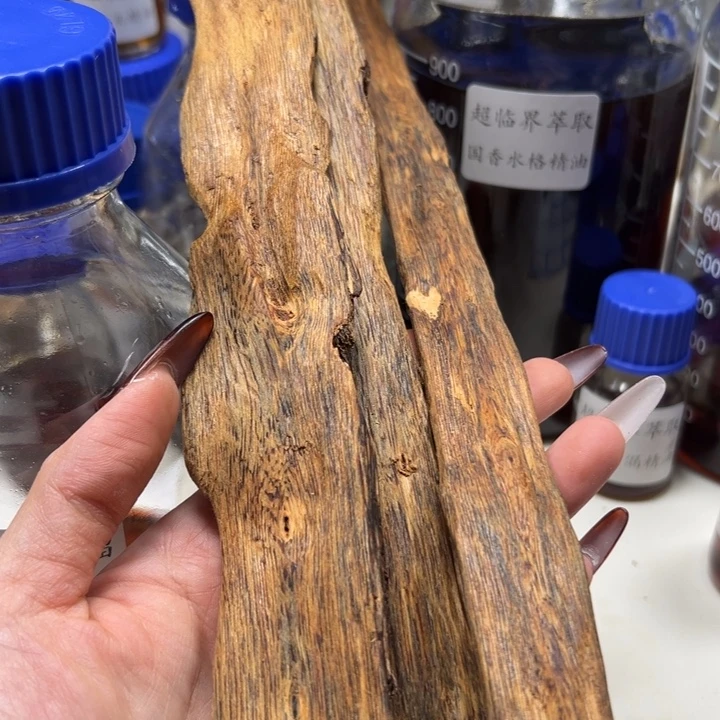 ****）沉香碎屑沉香棍子176g