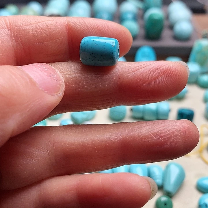 绿松石未镶嵌颈饰