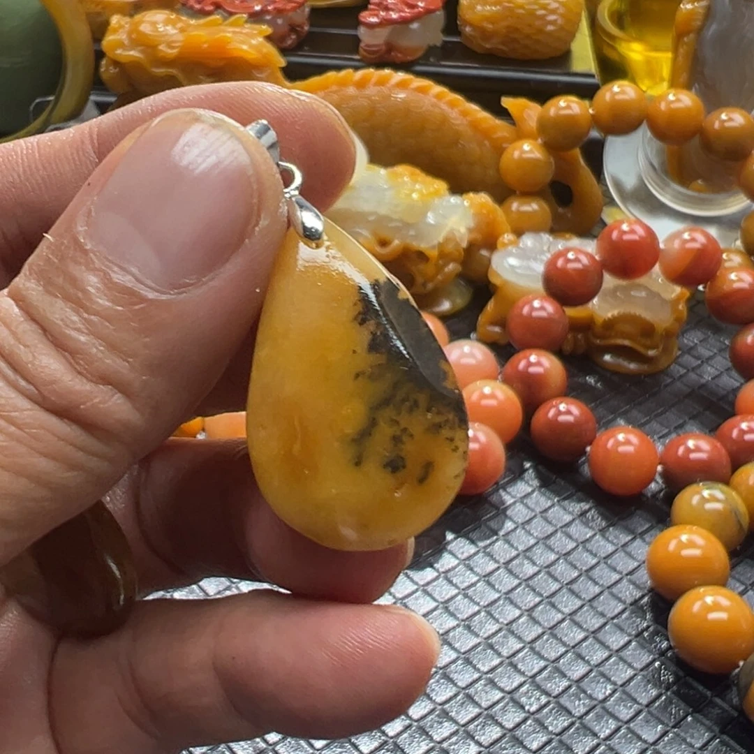 石英质玉未镶嵌颈饰