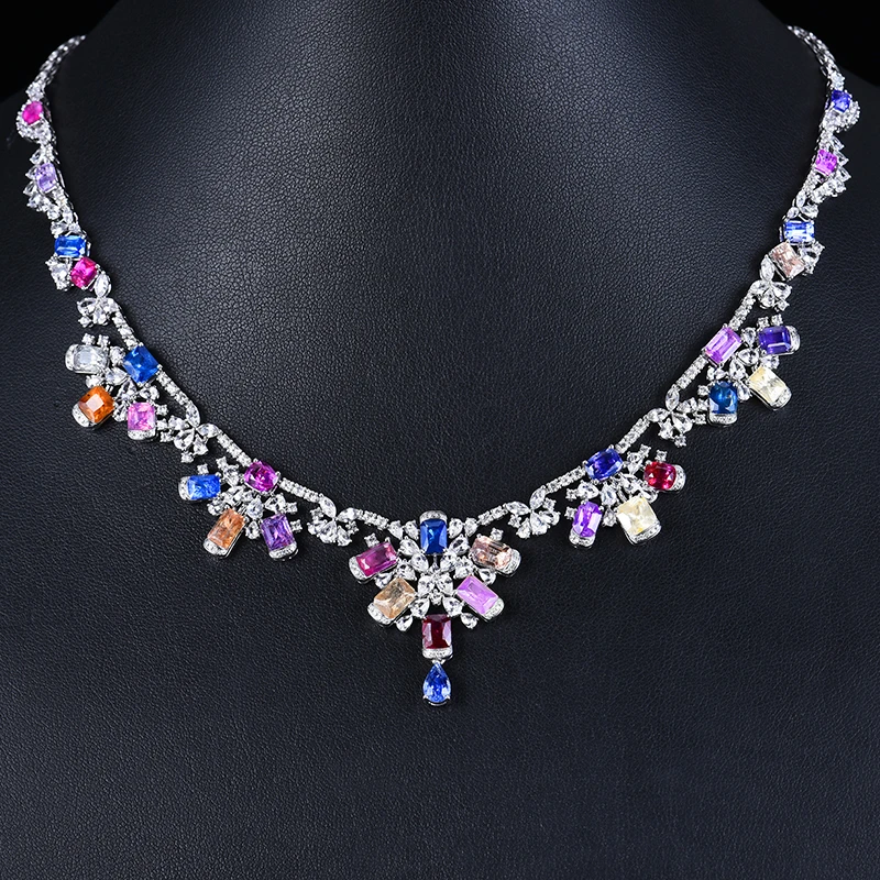 卡莱诗主石21.02克拉18K金天然彩色蓝宝石项链