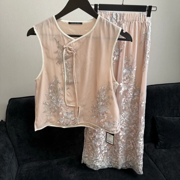 全新未使用  【紫薇推荐】意大利进口蕾丝刺绣无袖半裙套装