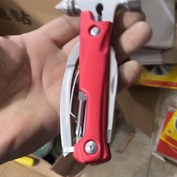 多功能小钳子一个