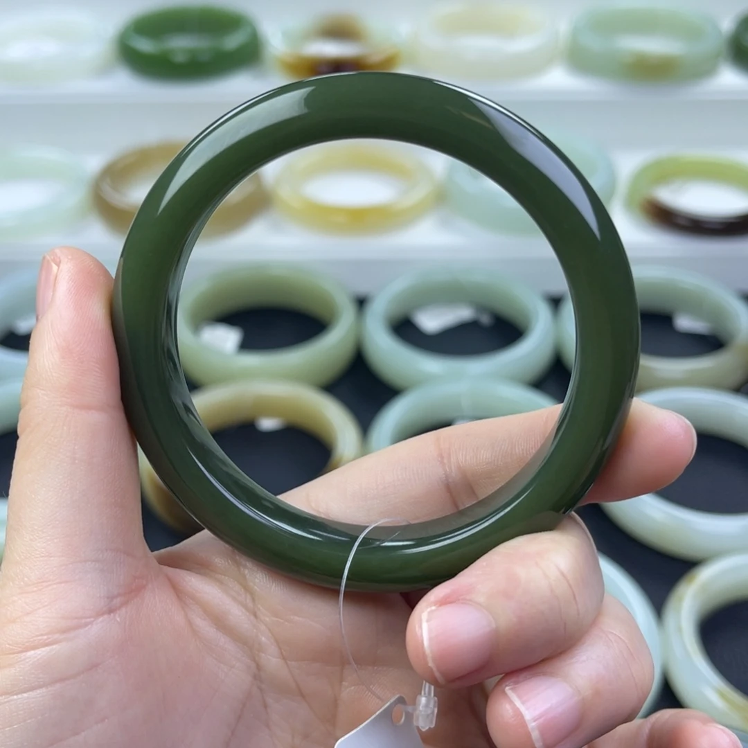 和田玉未镶嵌手镯