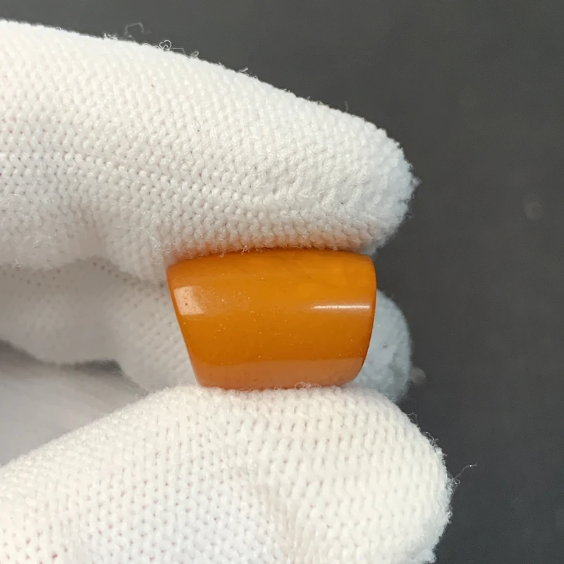 Q1356保真原矿俄料尺寸11.2*16.2mm蜜蜡单颗马蹄斜切顶珠微瑕放漏