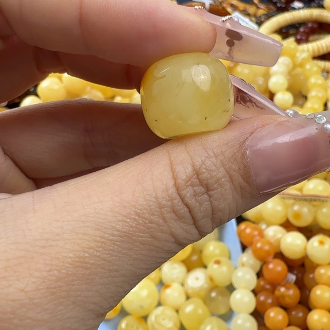 琥珀未镶嵌珠宝奇石