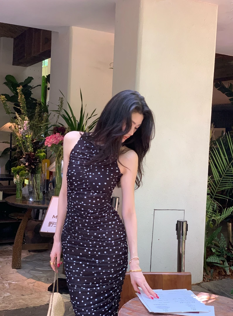 金南一  黑色中长款白色波点显瘦无袖连衣裙