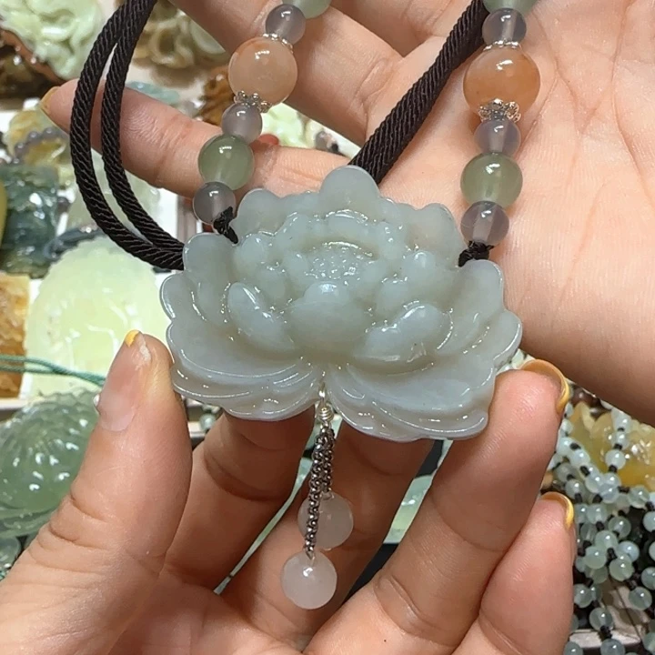 蛇纹石玉未镶嵌吊坠