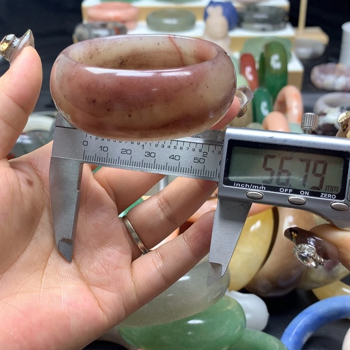 未镶嵌手镯石英质玉