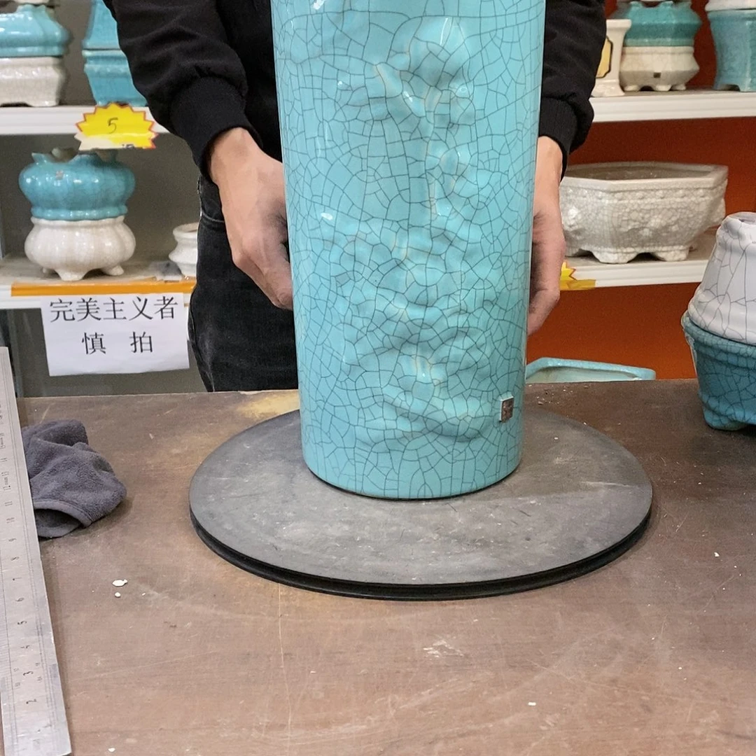 花盆花盆里放满鲜花