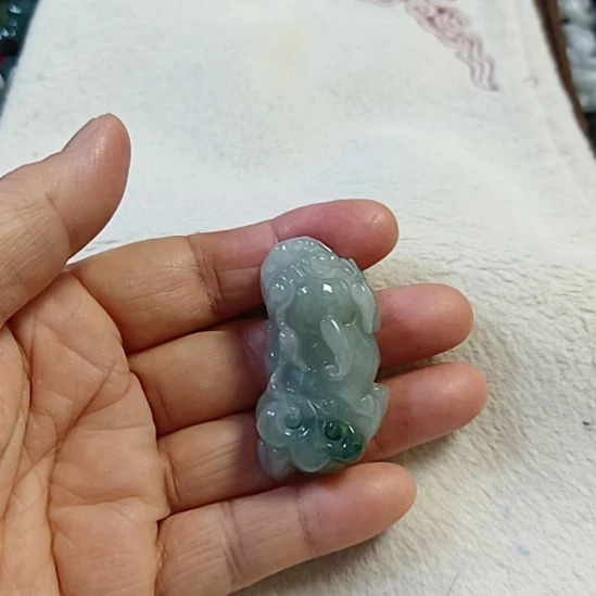 翡翠颈饰未镶嵌迷*