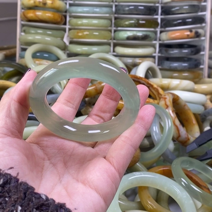 蛇纹石玉手镯未镶嵌
