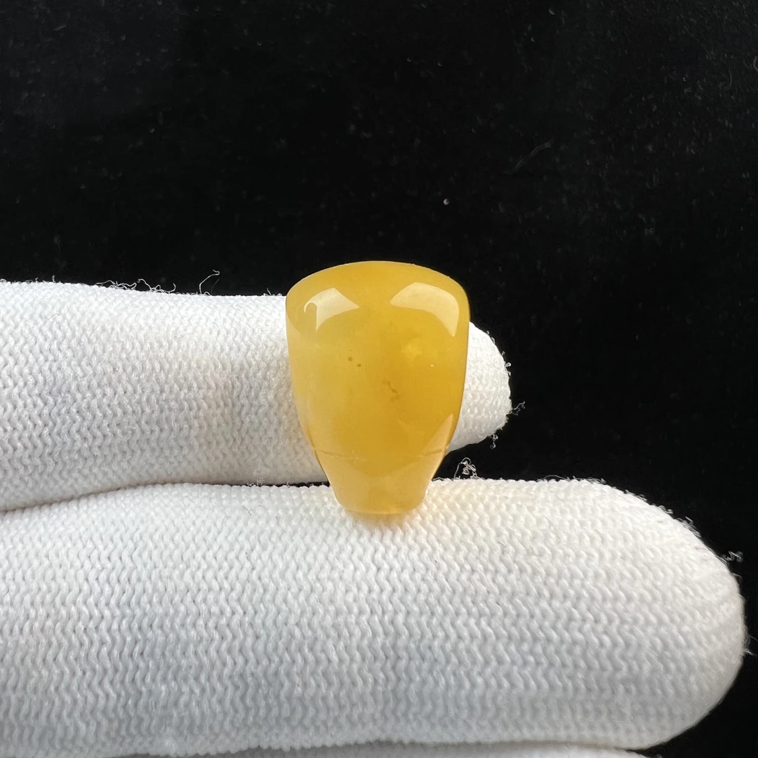 Y9145天然原矿蜜蜡 鸡油黄三通14X19mm2.2克抖音基地质检发货