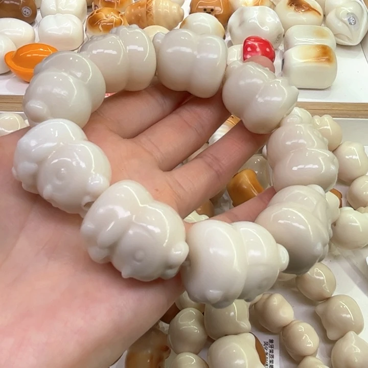 白玉菩提把件5.28.43象牙果原白企鹅瑕