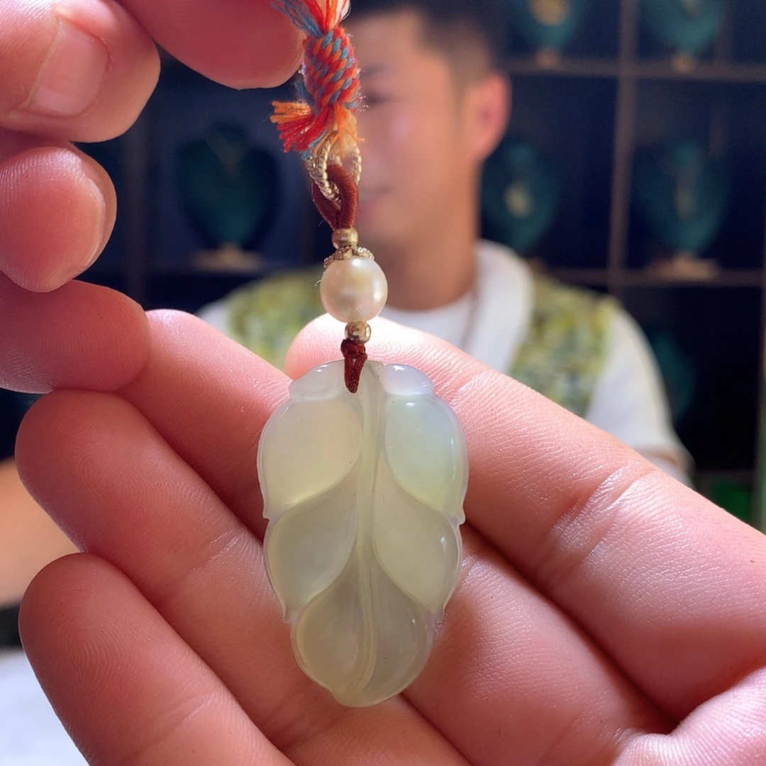 未镶嵌蛇纹石玉颈饰